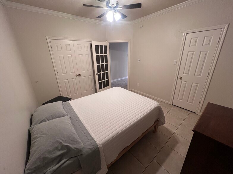 Building Photo - 2324 Sheridan St