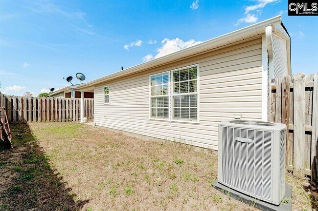 Building Photo - 415 Dahoon Dr