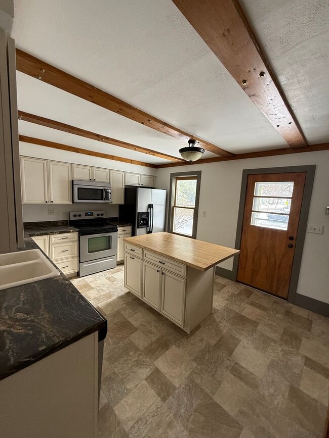 Building Photo - Charming Downtown Middleton Gem on Hubbard Ave