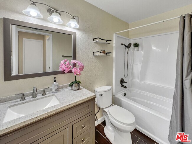 Building Photo - 13701 Hubbard St