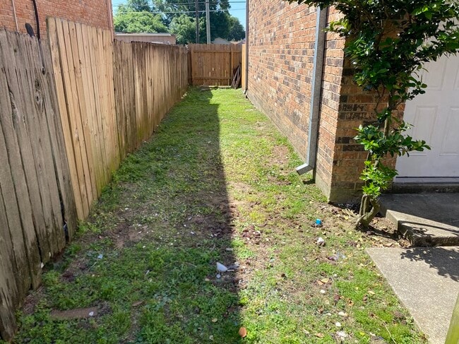 Building Photo - 2117 Giuffras Ave