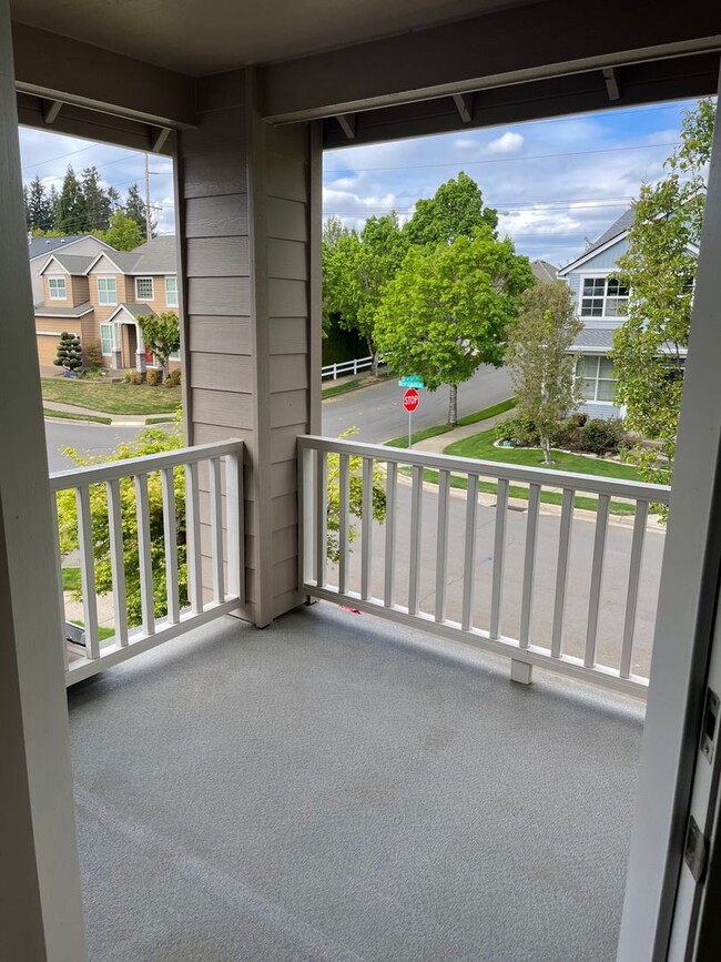 Building Photo - Large Beautiful 4 Bed, 2.5 Bath House!