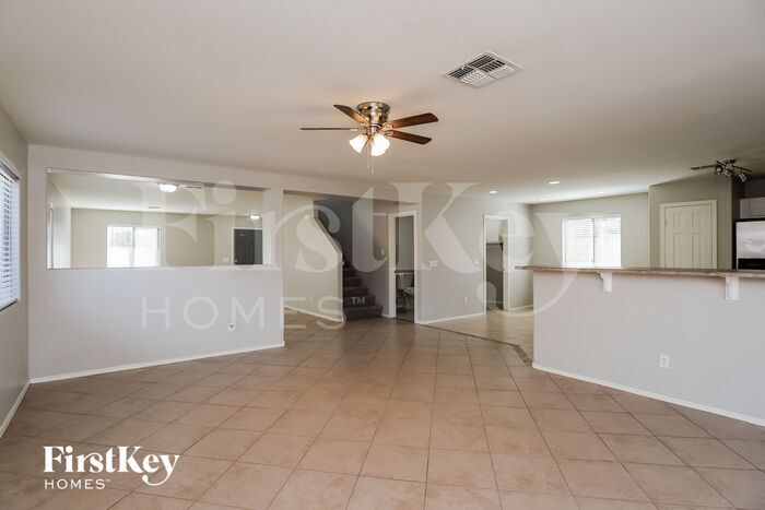 Building Photo - 2374 E Meadow Chase Dr