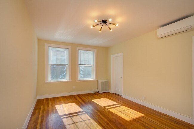 Building Photo - 321 Tappan St