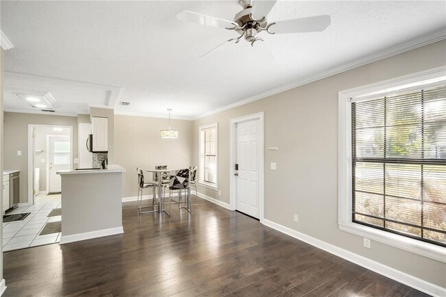 Building Photo - 3909 W Iowa Ave