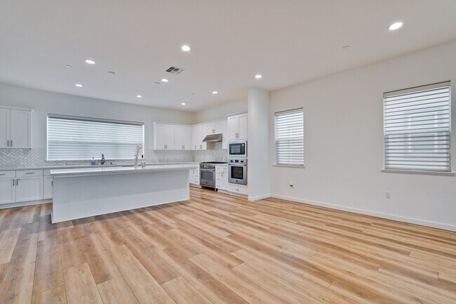 Building Photo - 2284 Solace Loop