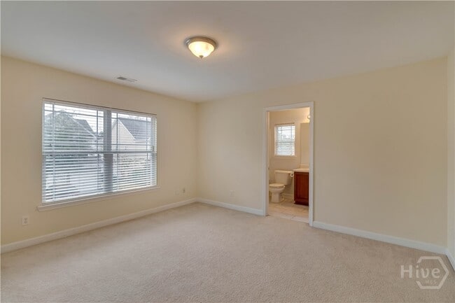 Building Photo - 650 Summer Hill Way