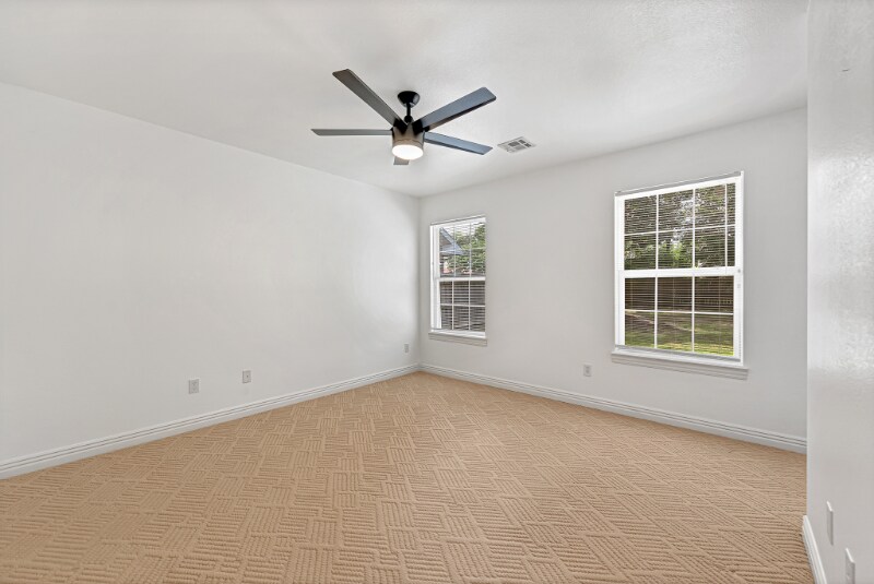 Building Photo - 903 N Quail Terrace