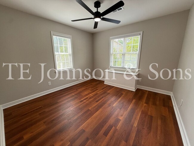 Building Photo - Spacious 3 Bedroom Home with Primary Suite on Main Level in Camden Forest