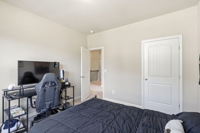 Building Photo - 3247 Hawthorne Path