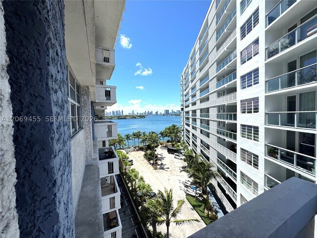 Building Photo - 800 West Dr