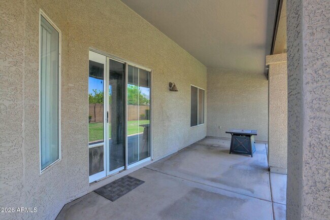 Building Photo - 360 S Pineview Dr