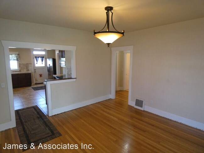 Building Photo - 3 br, 1 bath House - 221 W 9th Street