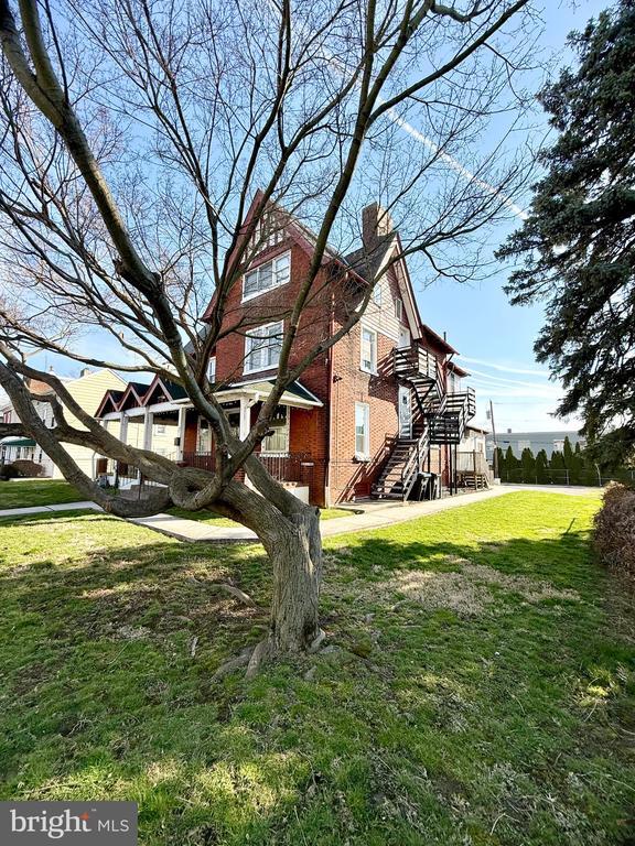 Building Photo - 125 E 4th Ave