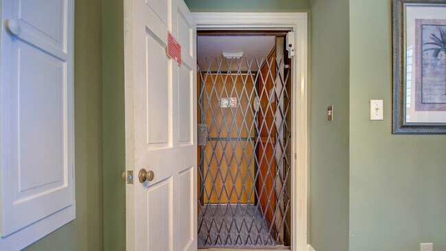 Building Photo - 127 Marsh Lake Dr