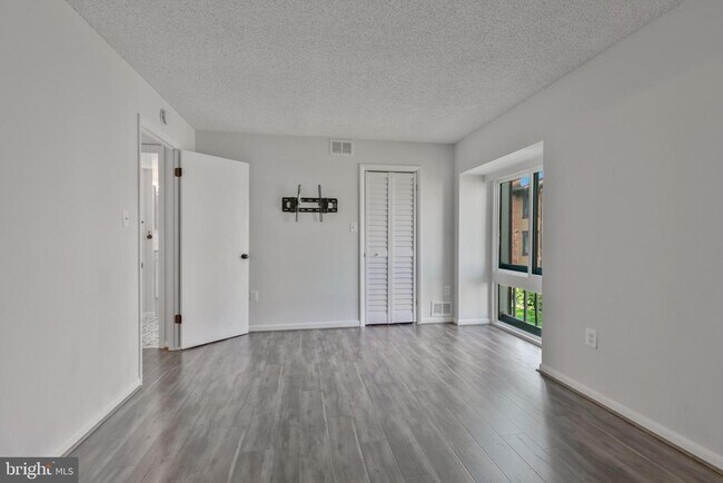 Building Photo - 10214 Bushman Dr