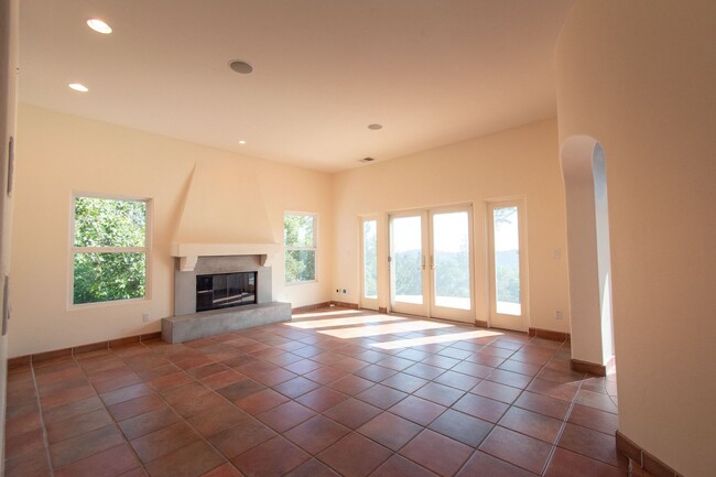 Building Photo - Beautiful Los Gatos Mountain Estate Retreat