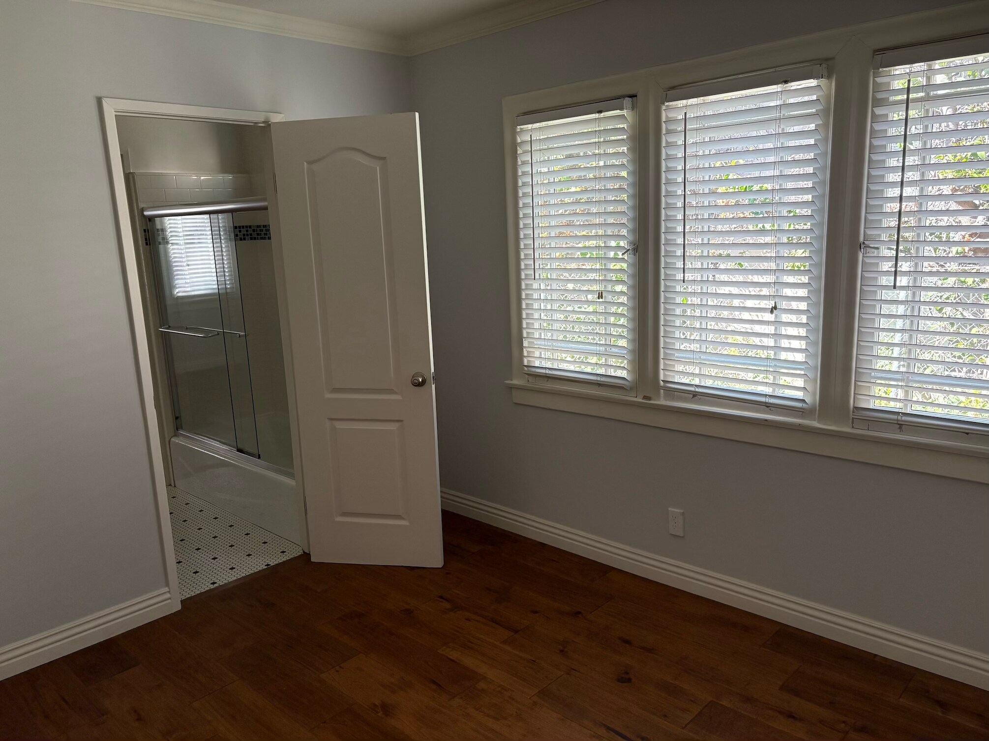 Building Photo - 919 Havenhurst Dr