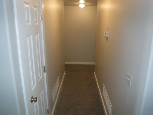 Building Photo - Beautiful Newly Renovated 3 Bedroom Home- ...
