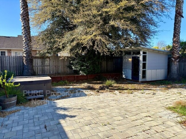 Building Photo - 104 Banff Way