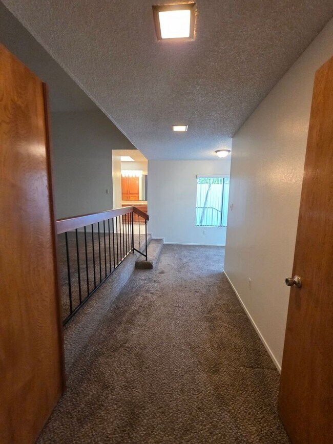 Building Photo - 6901 Courtside Cir