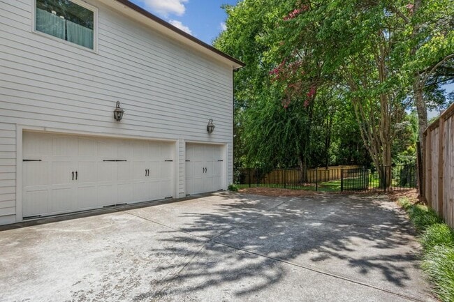 Building Photo - 1363 Sylvan Cir NE