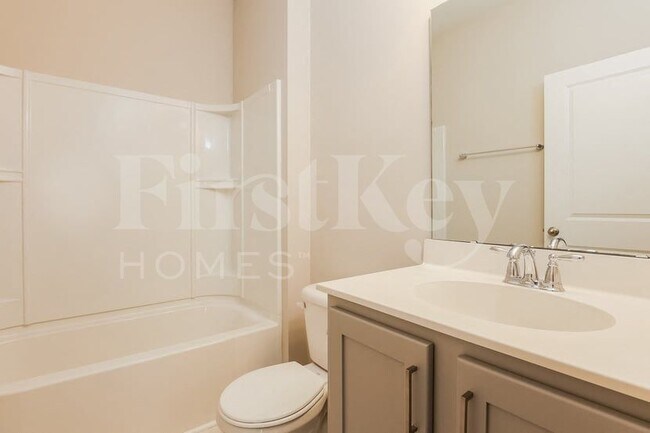 Building Photo - 817 Neosho Ct