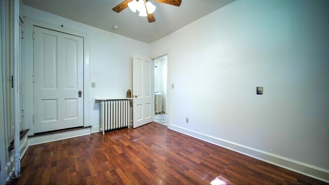 Building Photo - 412 N Carroll St