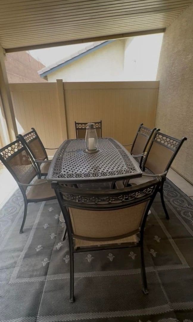 Building Photo - BEAUTIFUL 2 Bedroom 2 Bath Home