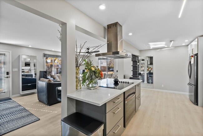 Building Photo - N20W5343 Pierce Ct