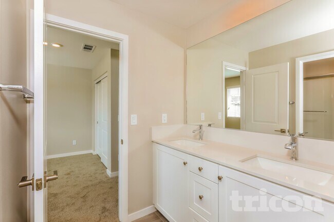 Building Photo - 28097 Cookhouse Ln