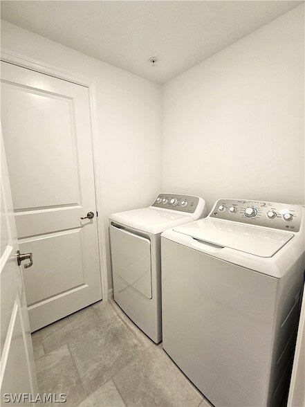 Building Photo - 5739 Oakmont Ct