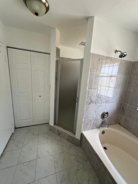 Building Photo - 1060 SW 111th Way