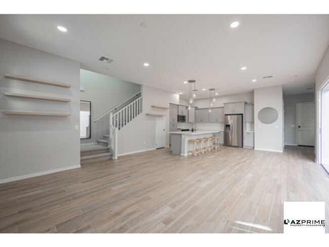 Building Photo - Discover this stunning4/4.5 Gilbert house ...