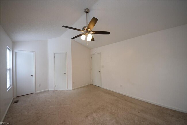 Building Photo - 1549 River Creek Crescent