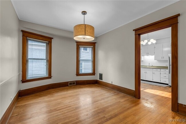Building Photo - 1384 Amherst St