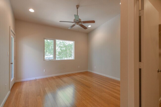 Building Photo - 1702 Forest Hill Dr