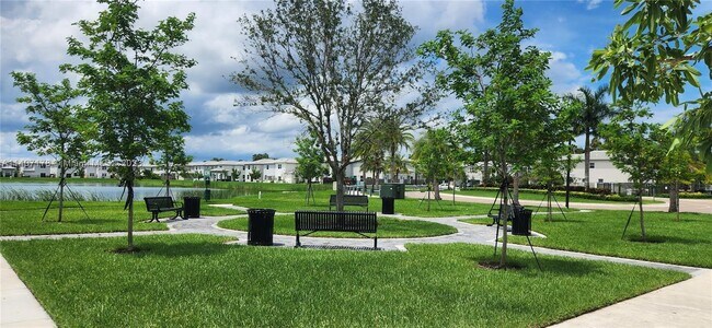 Building Photo - 2708 SE 15th Ct