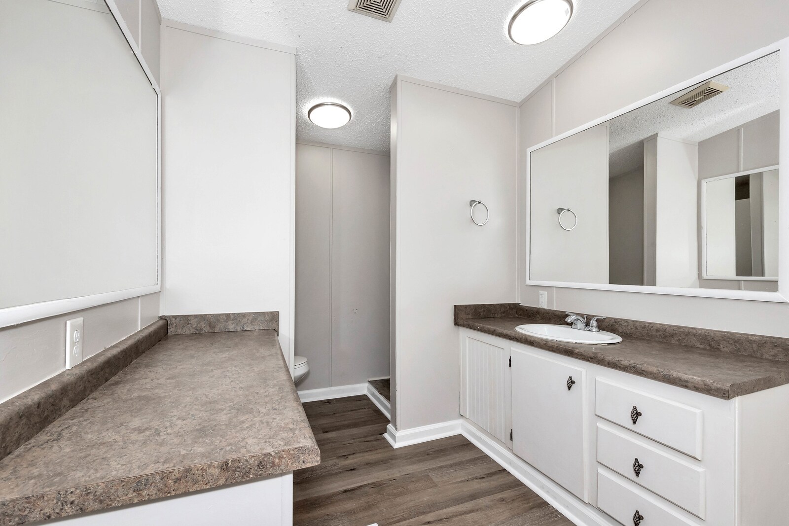 Building Photo - 415 W Limestone Rd