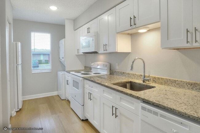 Building Photo - ****1ST MONTH RENT FREE! Cozy 1 Bedroom Apartment