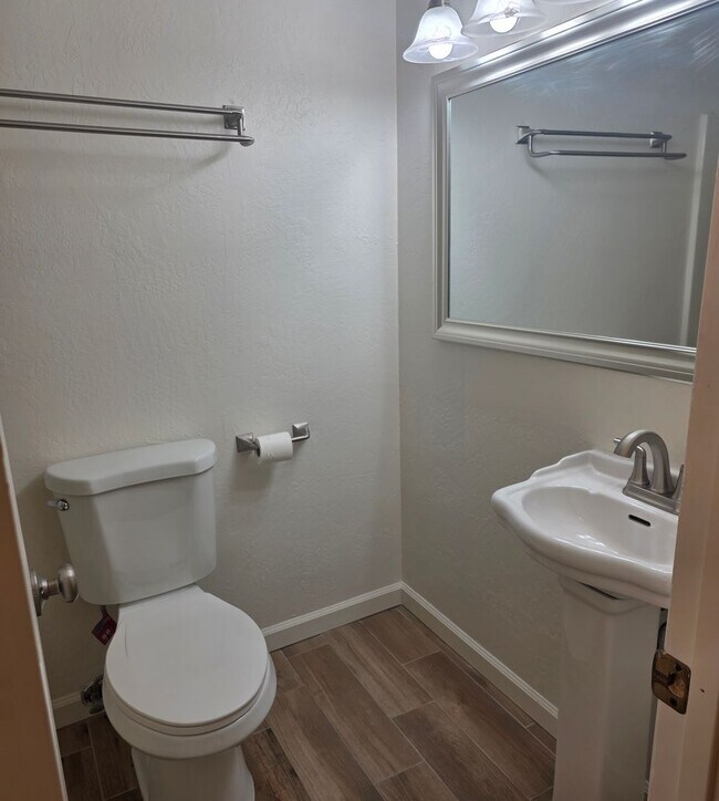 Building Photo - Amazing condo next to the Truckee River!