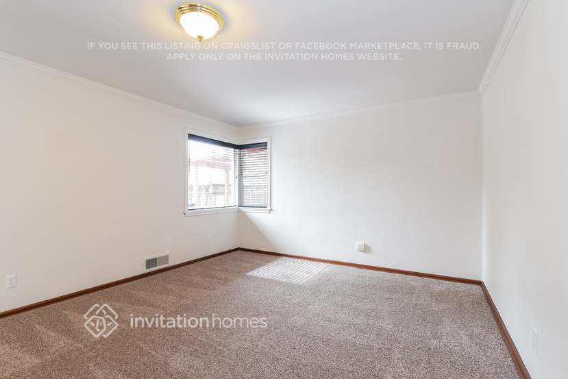 Building Photo - 1706 3rd Ave NW