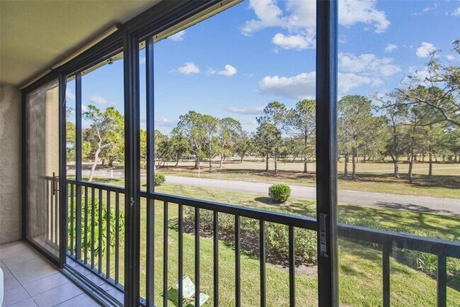 Building Photo - 2700 Cove Cay Dr
