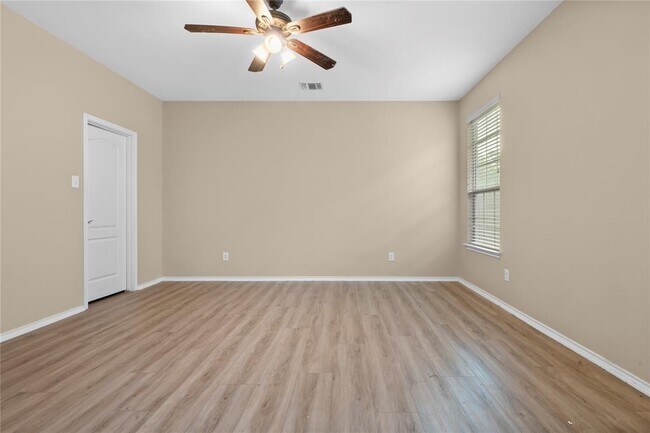 Building Photo - 14308 Lake Victor Dr