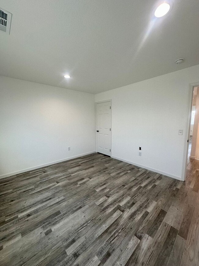 Building Photo - Brand-New 3 Bedroom, 2 Bath Home with Garage