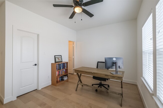 Building Photo - 2017 Lou Ellen Ln