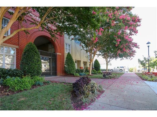 Building Photo - Dilworth/SouthEnd - 2 bed/2.5 bath First Floor Private Entrance