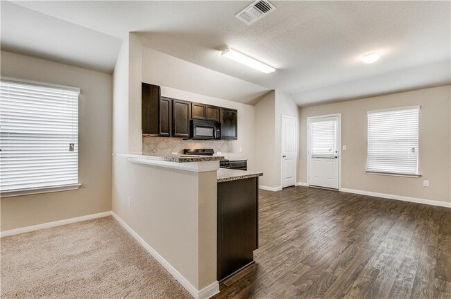 Building Photo - 185 Voss
