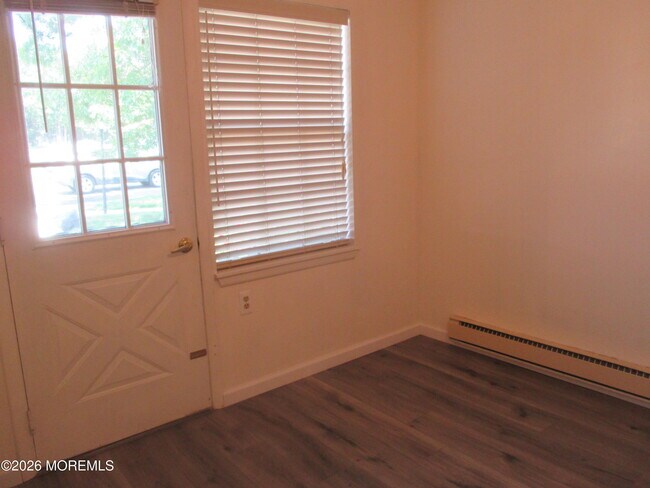 Building Photo - 363B Chesterfield Ct