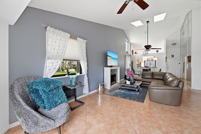 Building Photo - 1012 Landings Blvd